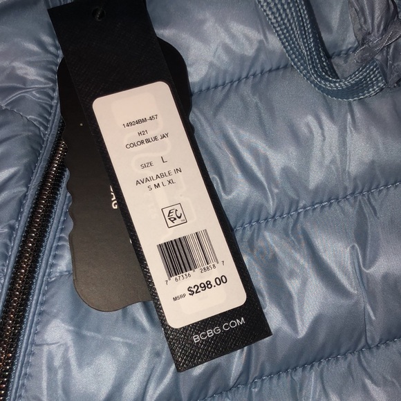 BCBGMAXAZRIA NWT light blue feather free eco friendly fill + packable - Picture 5 of 7